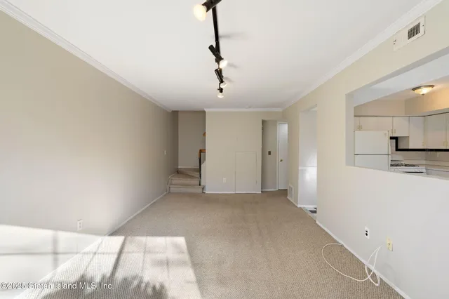 $499,000 | 8 Dreyer Avenue, Unit A | Willowbrook