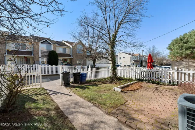 $499,000 | 8 Dreyer Avenue, Unit A | Willowbrook