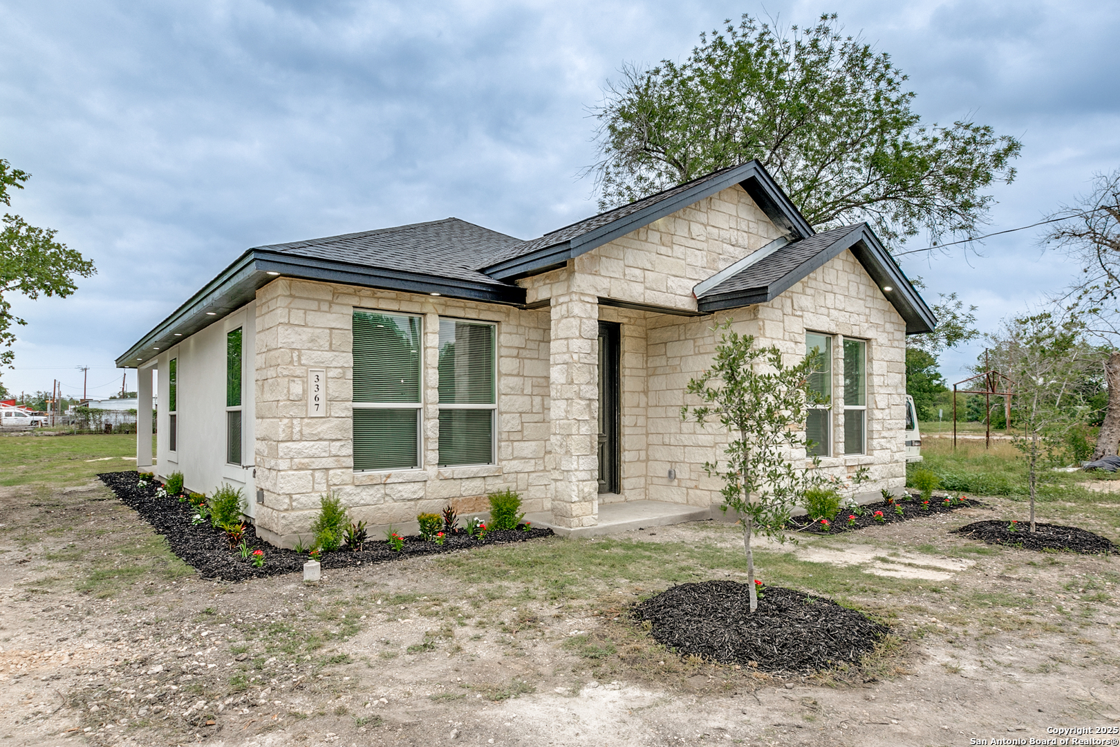3367 Roland Road San Antonio, TX 78210 - Photo 2 of 28