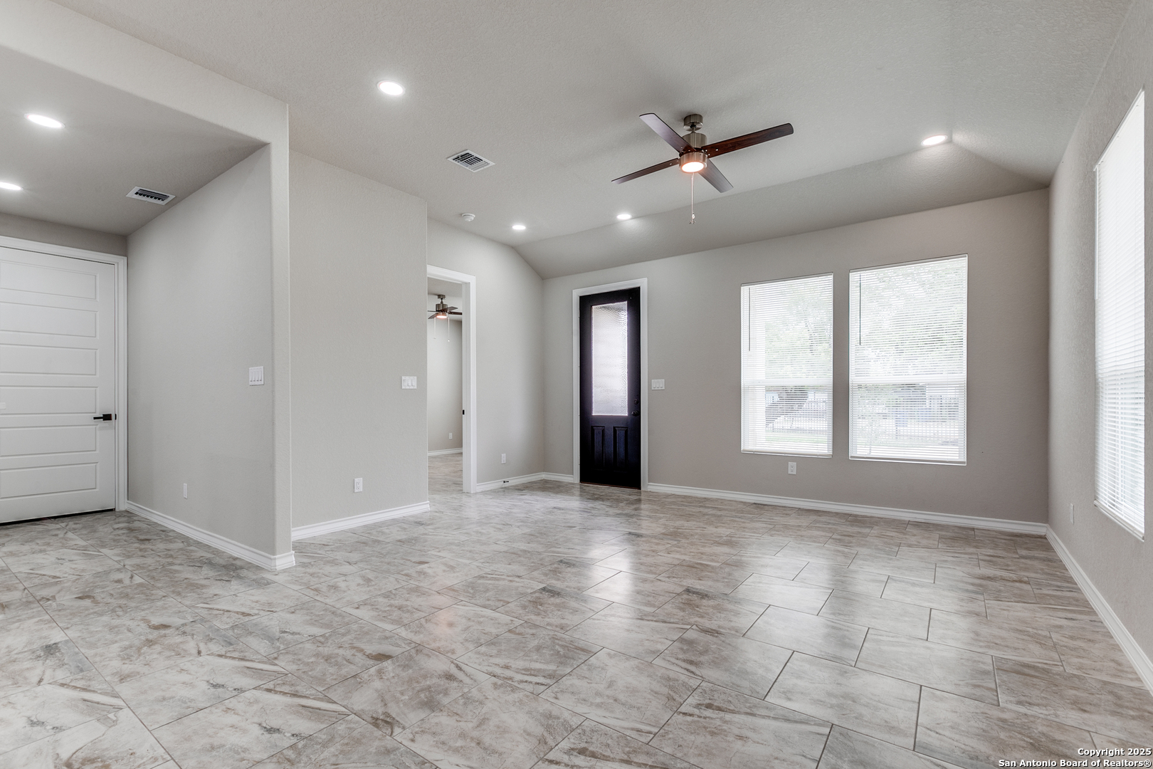 3367 Roland Road San Antonio, TX 78210 - Photo 4 of 28