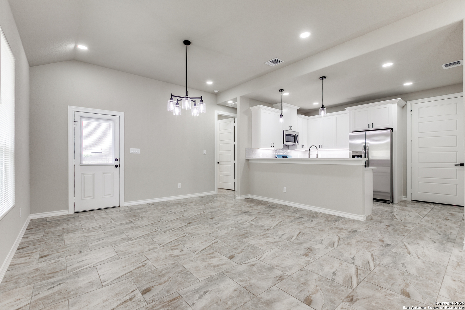 3367 Roland Road San Antonio, TX 78210 - Photo 7 of 28