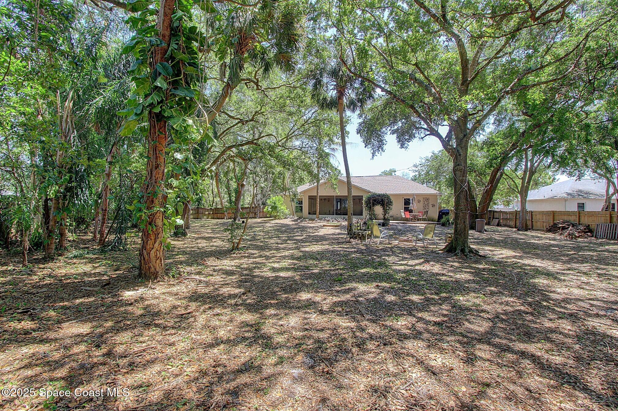 4850 Ancona Road Cocoa, FL 32927 - Photo 29 of 31 a backyard of a house with table and chairs