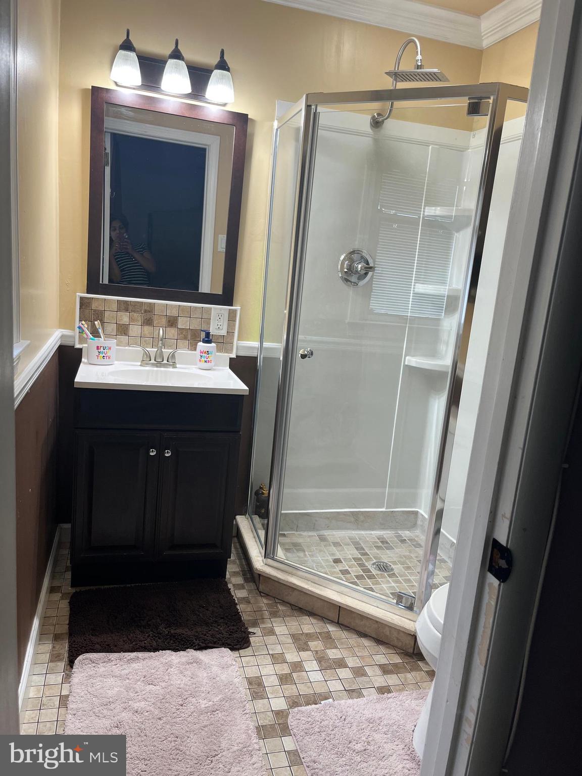 1006 Susan Road Philadelphia, PA 19115 - Photo 20 of 37 a bathroom with a sink and mirror with bathtub