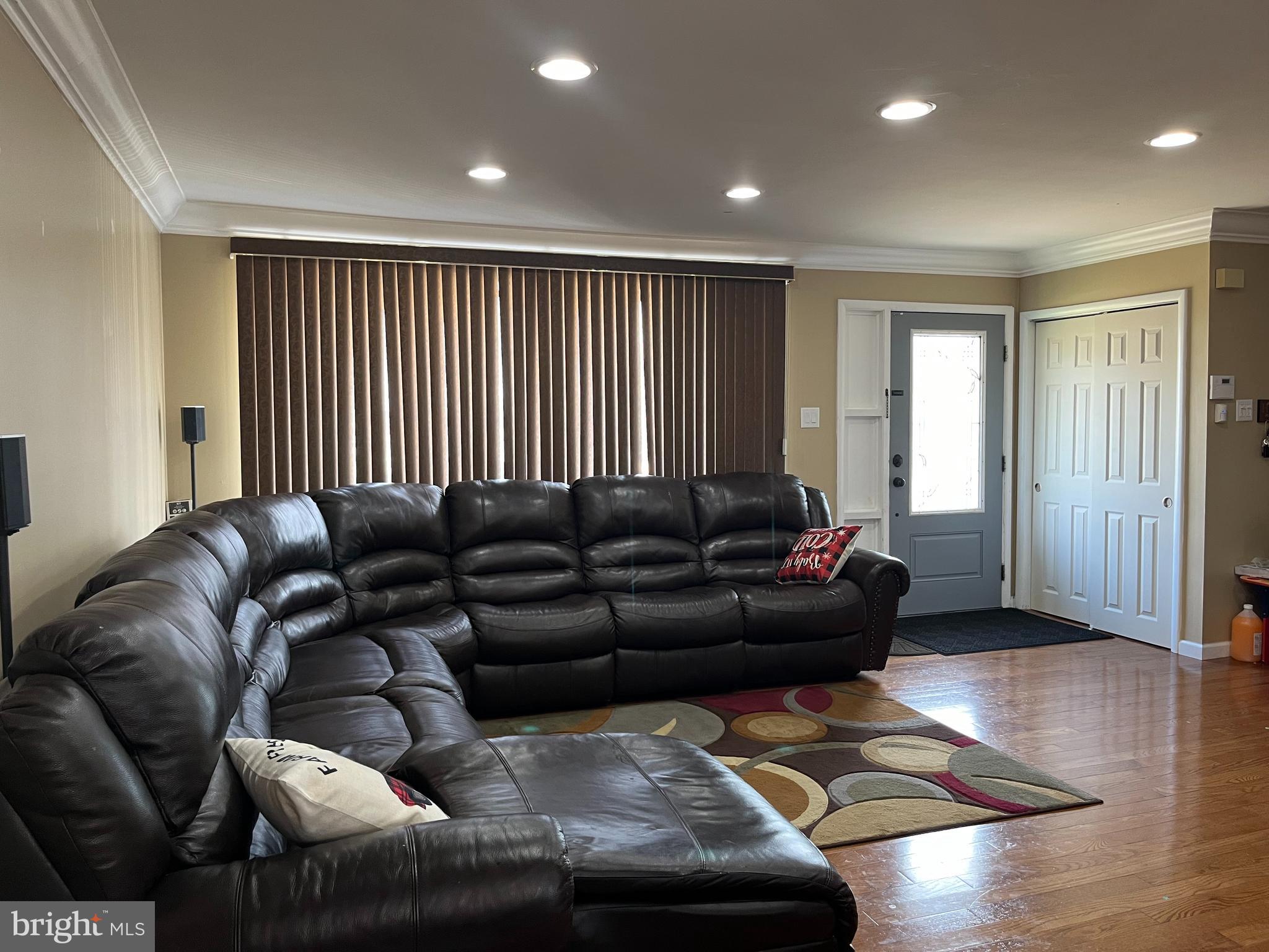 1006 Susan Road Philadelphia, PA 19115 - Photo 3 of 37 a living room with furniture and a window