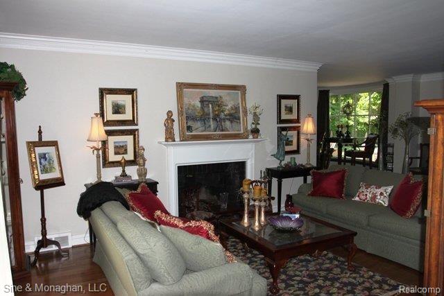 54 Touraine Road Grosse Pointe, MI 48236 - Photo 2 of 24 IMG_0788.JPG
