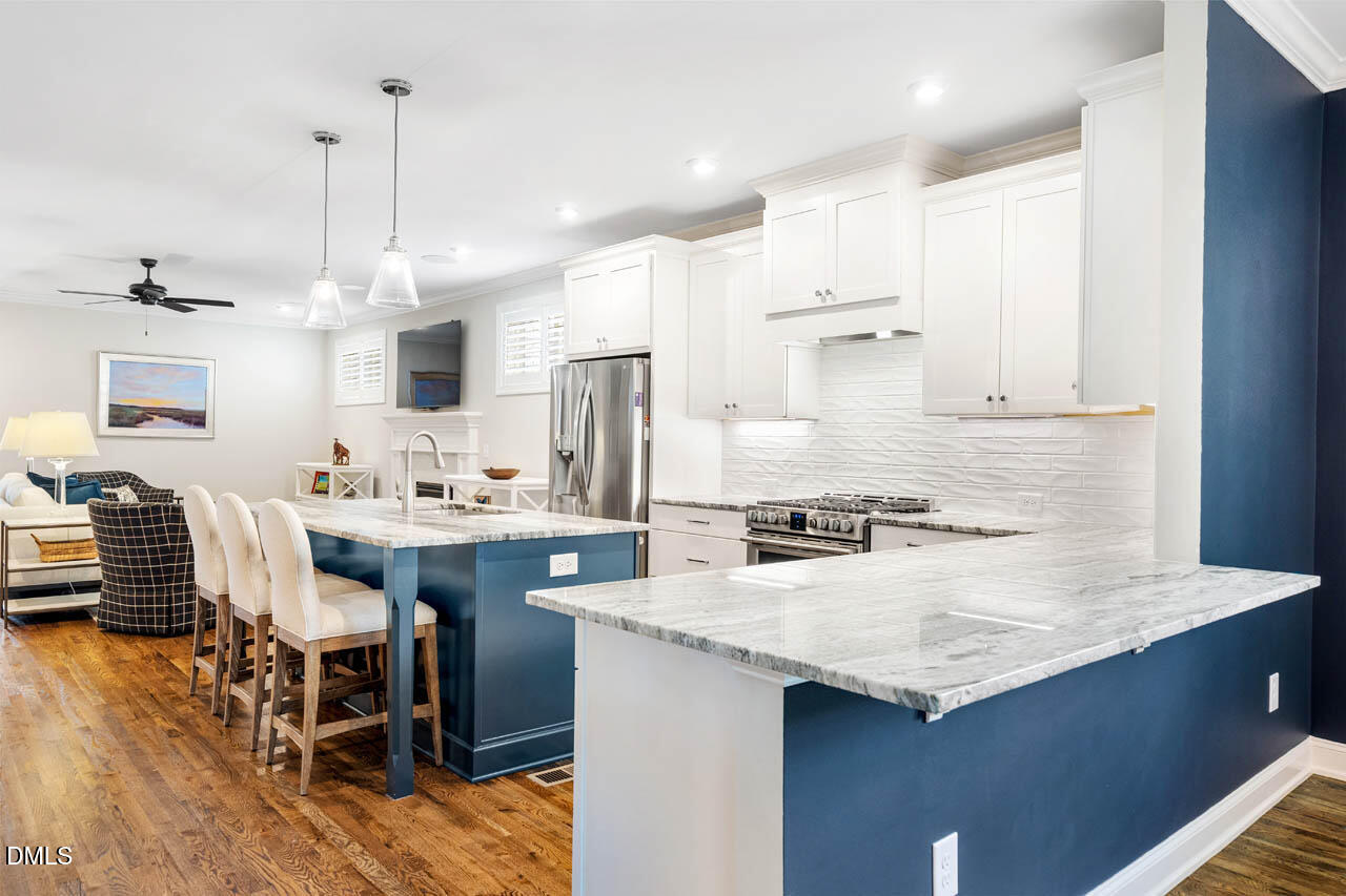 136 Post Oak Road Chapel Hill, NC 27516 - Photo 12 of 76 Kitchen w/ Undercabinet Lighting