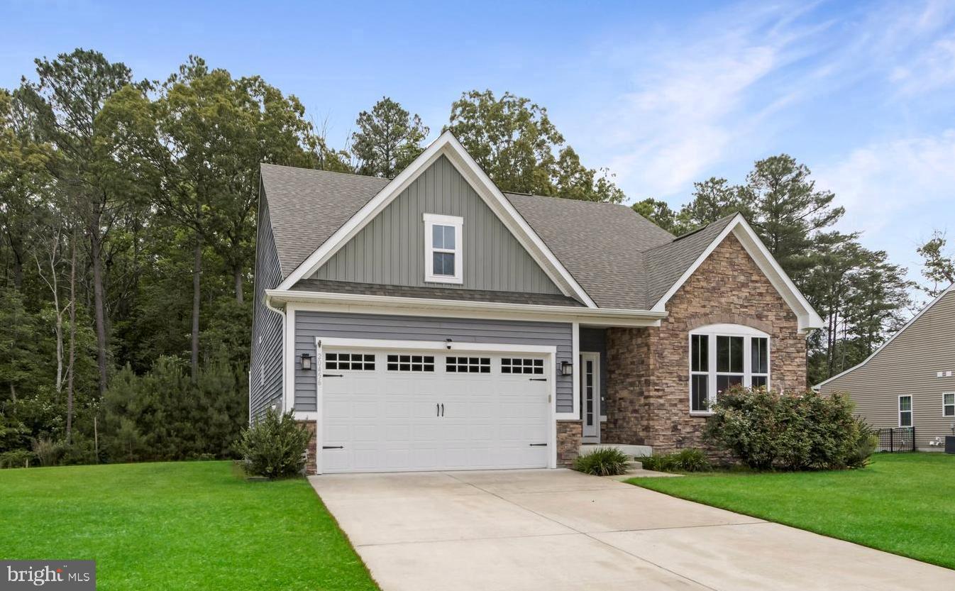 a view of an house with backyard space and garden