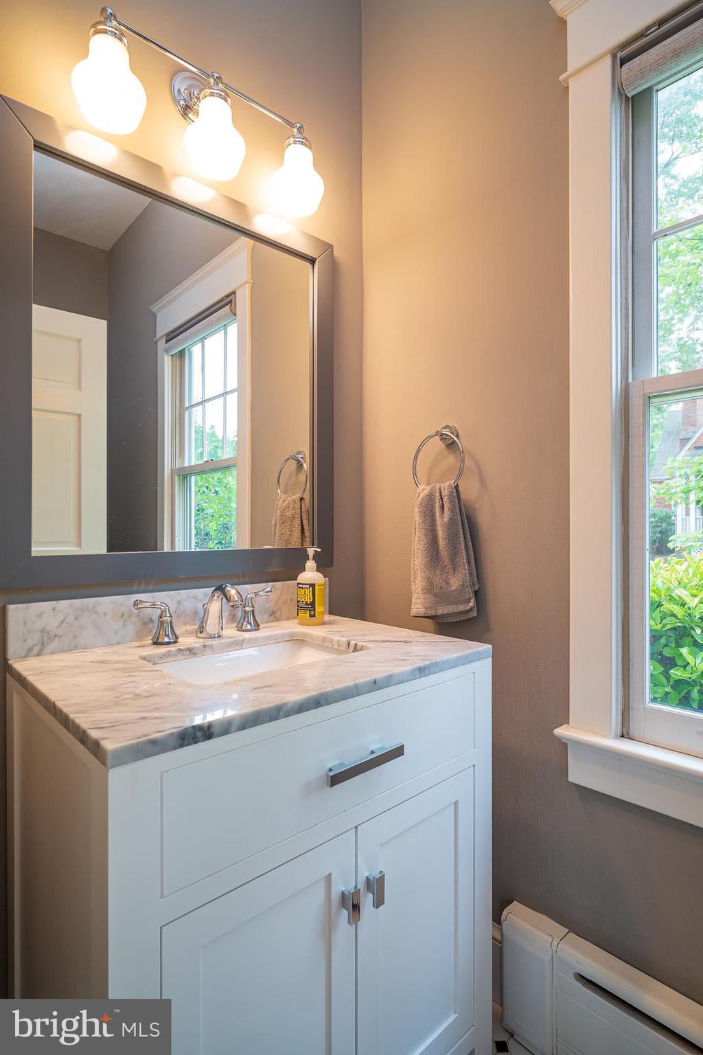 2531 Key Boulevard Arlington, VA 22201 - Photo 13 of 34 Main Level Powder Room