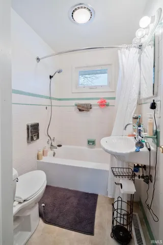 $225,000 | 501 South Hardacre Court, New Castle, IN 47362