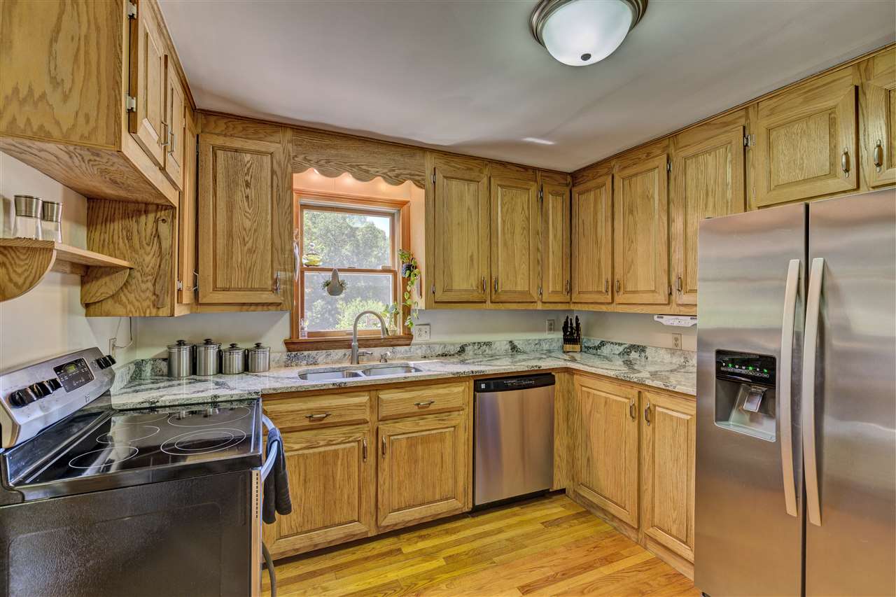 22 Daisy Hill Road Lebanon, NH 03766 - Photo 4 of 17