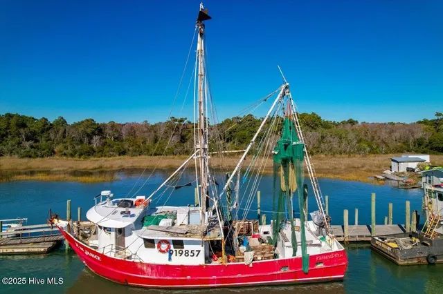 $1,599,000 | 877 Ocean Boulevard West, Holden Beach, NC 28462