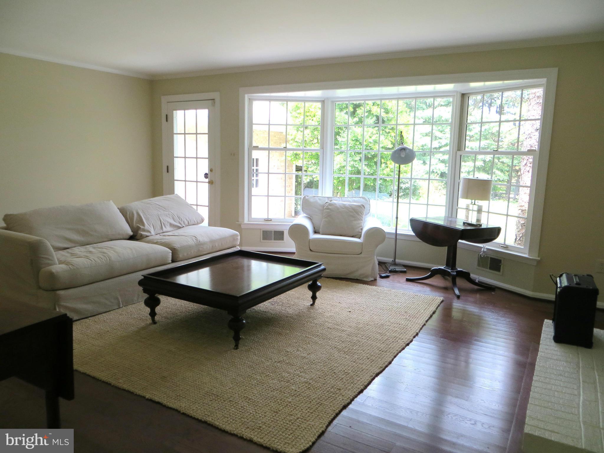 23462 Potts Mill Road Middleburg, VA 20117 - Photo 5 of 20 Living Room
