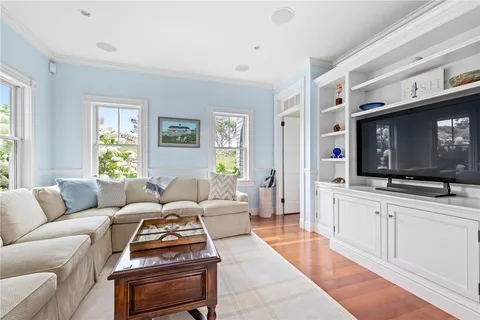 $6,950,000 | 1596 West Side Road, Block Island, RI 02807