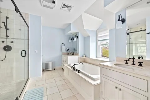 $6,950,000 | 1596 West Side Road, Block Island, RI 02807