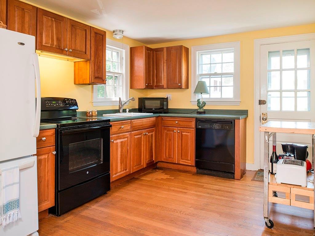 13 Lawson Road Cape Elizabeth, ME 04107 - Photo 7 of 33 Kitchen