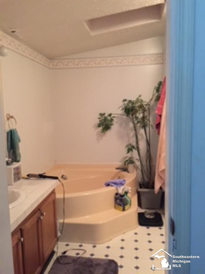 6093 West Newburg Road Carleton, MI 48117 - Photo 14 of 24