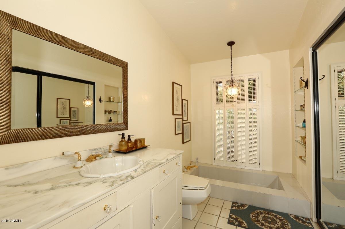 7321 East Long Rifle Road Carefree, AZ 85377 - Photo 20 of 48 Her Master Bath