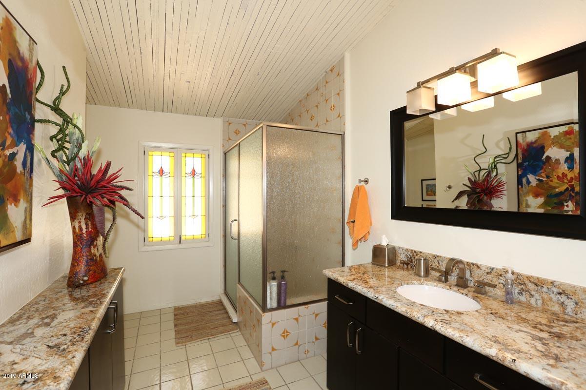 7321 East Long Rifle Road Carefree, AZ 85377 - Photo 23 of 48 Jack-n-Jill Bath