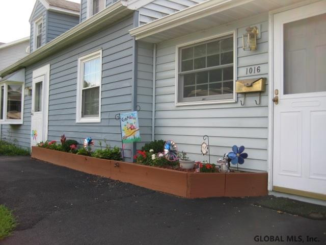 1016 Roberta Road Rotterdam, NY 12303 - Photo 4 of 25 Photo 4