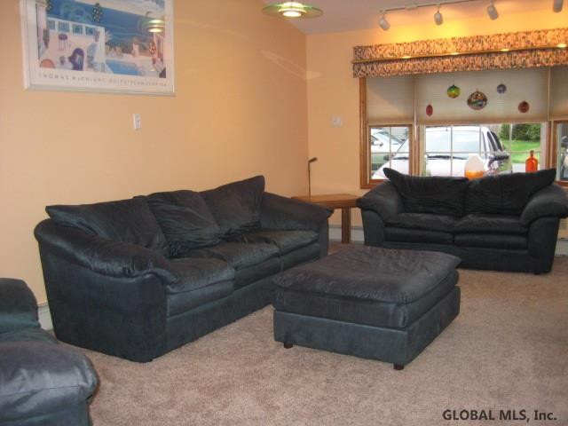 1016 Roberta Road Rotterdam, NY 12303 - Photo 8 of 25 Photo 8