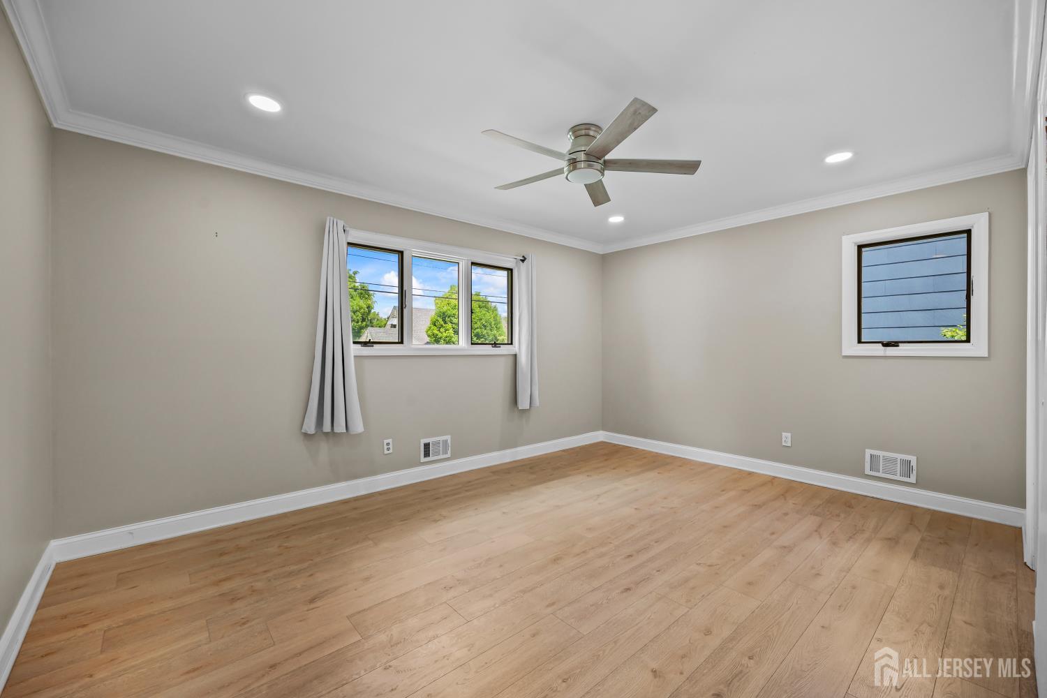 16 Venus Road South Amboy, NJ 08879 - Photo 11 of 31