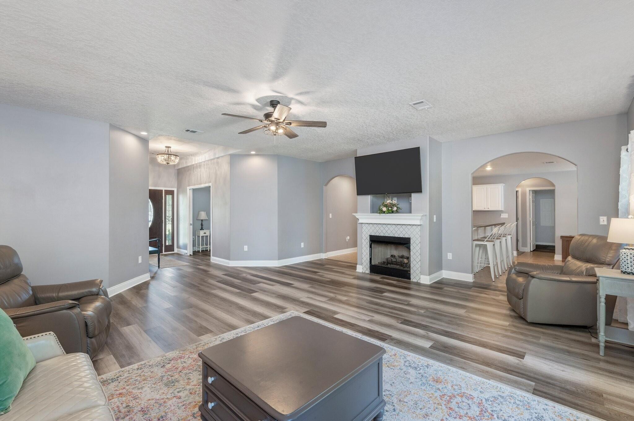 2469 Bell Ridge Drive Crestview, FL 32536 - Photo 5 of 42 Living RM
