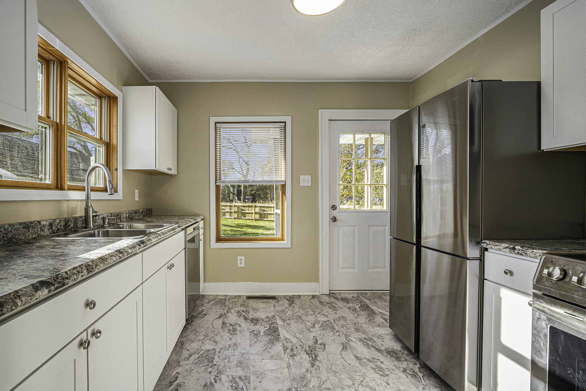 1540 Pipestone Road Benton Harbor, MI 49022 - Photo 9 of 28 Kitchen