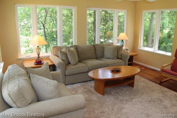 9105 Commerce Road Commerce Township, MI 48382 - Photo 28 of 60 IMG_2988.JPG