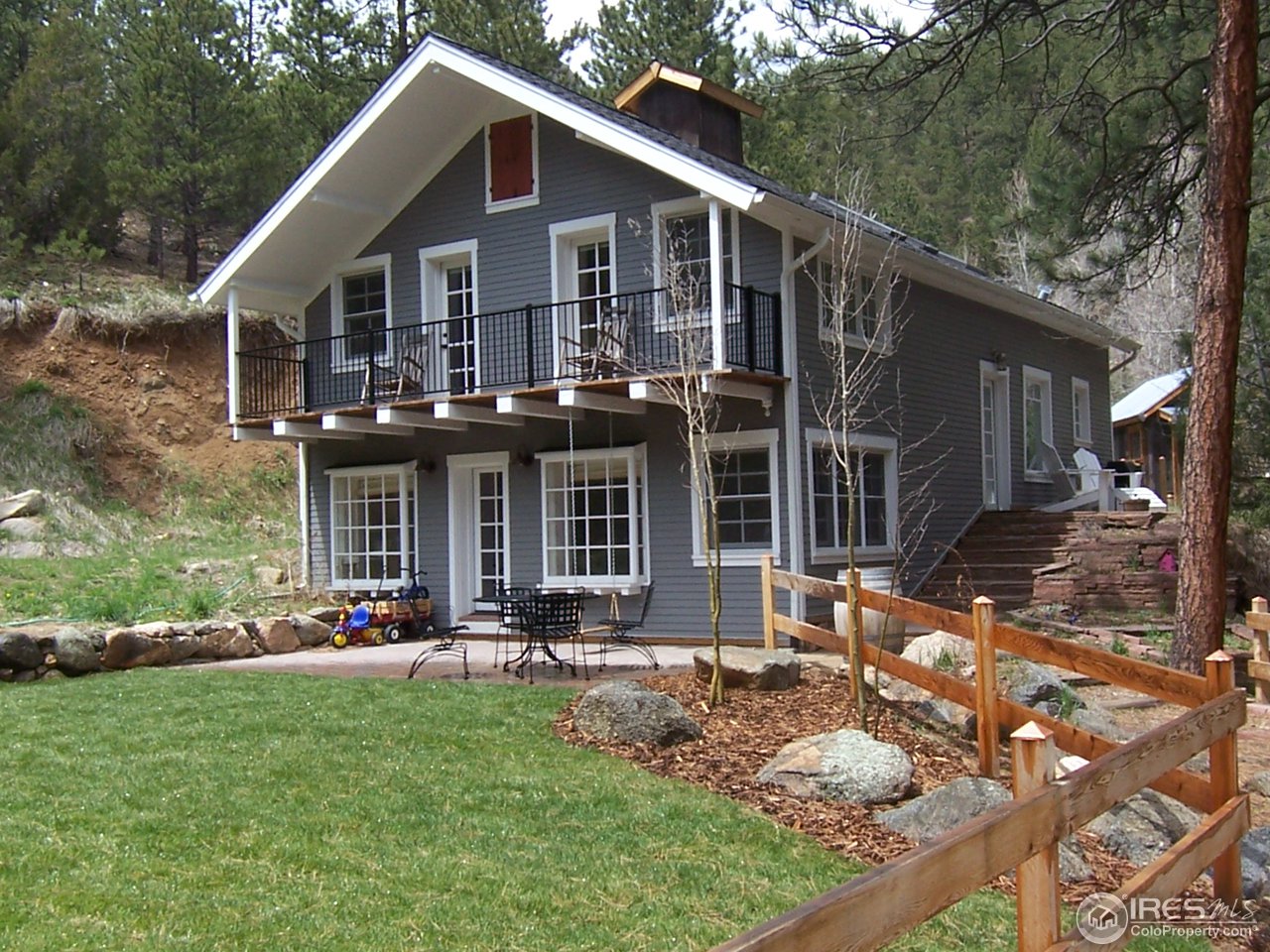 459 Gold Run Road Boulder, CO 80302 - Photo 1 of 18 a front view of a house with porch