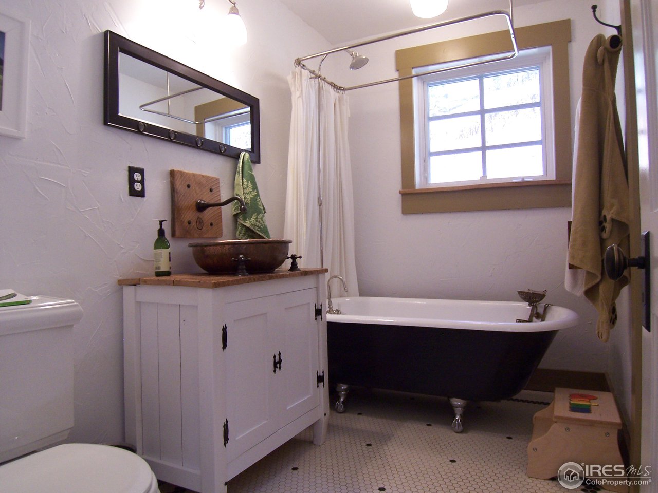 459 Gold Run Road Boulder, CO 80302 - Photo 15 of 18 a bathroom with a sink and a mirror