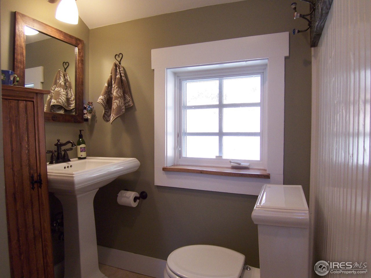 459 Gold Run Road Boulder, CO 80302 - Photo 17 of 18 a bathroom with a sink a toilet and a mirror