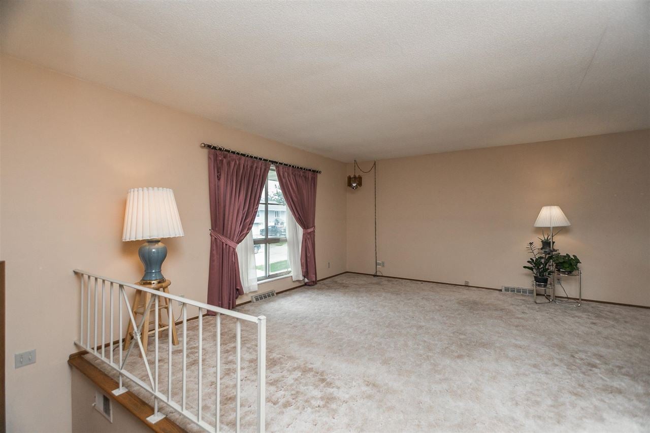 408 Norwick Road Southwest Cedar Rapids, IA 52404 - Photo 4 of 24 Gallery Image 4