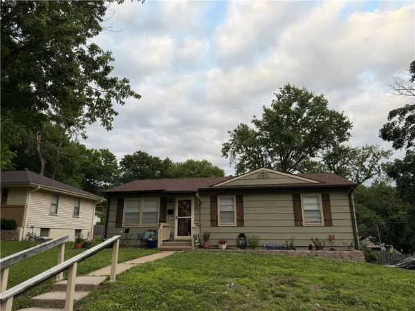$270,000 | 5001 North Michigan Avenue, Kansas City, MO 64118