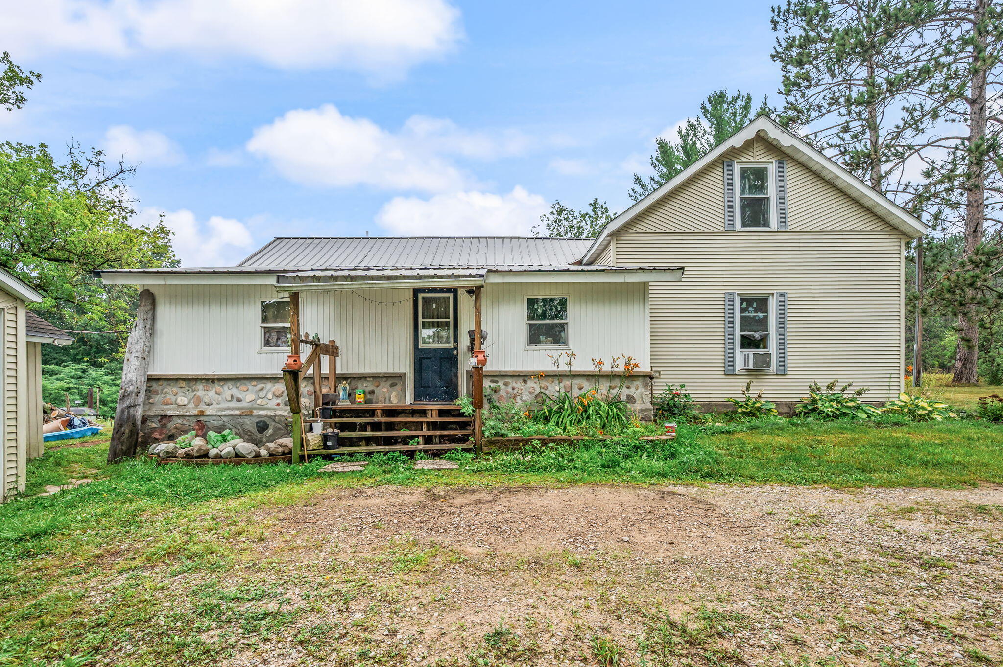 10055 8 Mile Road Evart, MI 49631 - Photo 1 of 28 260807135640-22-web-or-mls-10055-8Mil