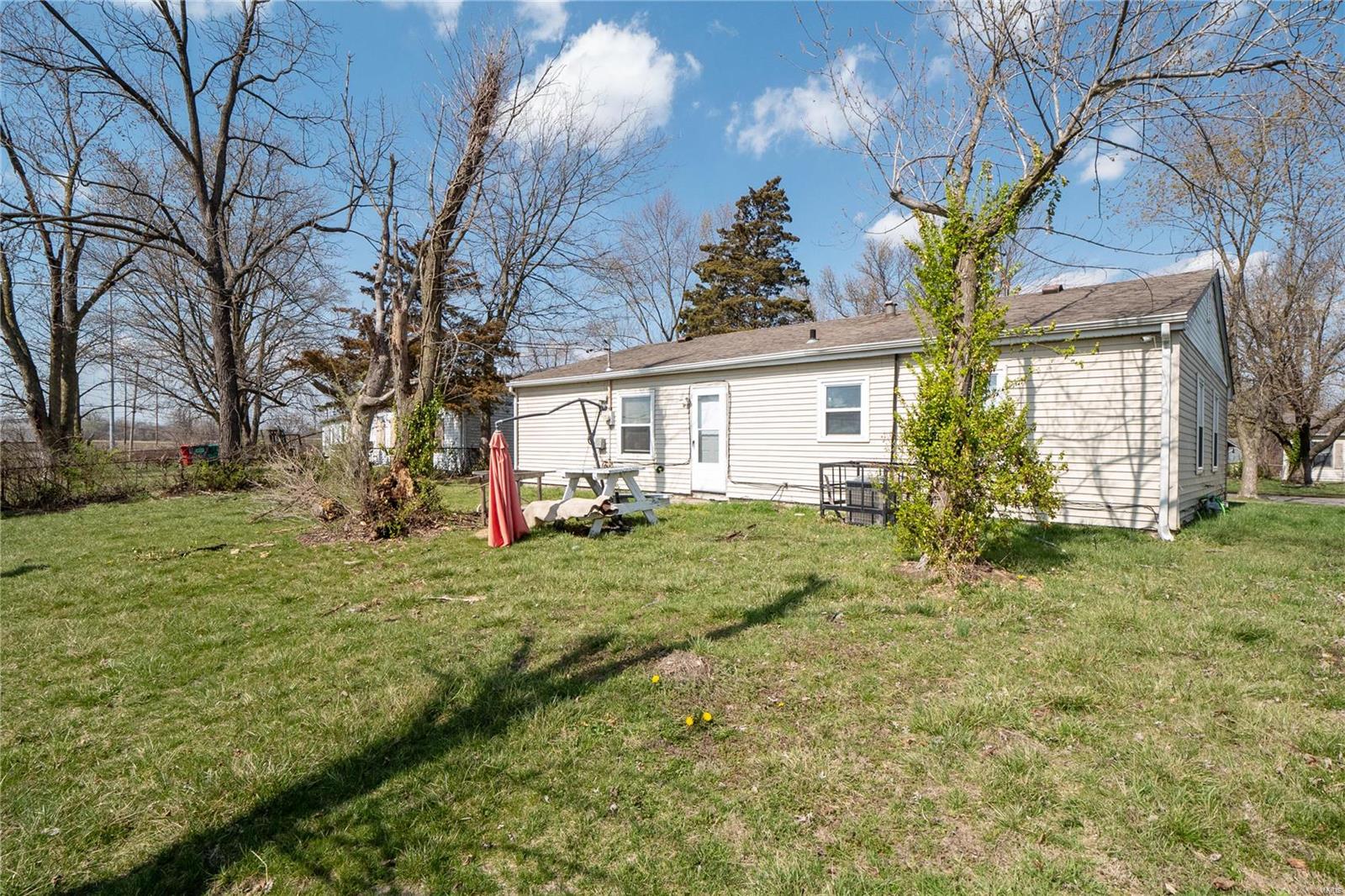 817 St Matthew Drive East St. Louis, IL 62206 - Photo 5 of 5