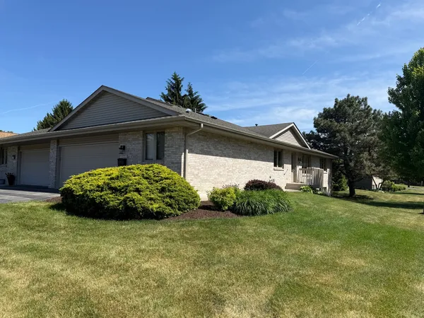 $265,000 | 6521 Laurelwood Drive, Unit 6521, Rockford, IL 61108
