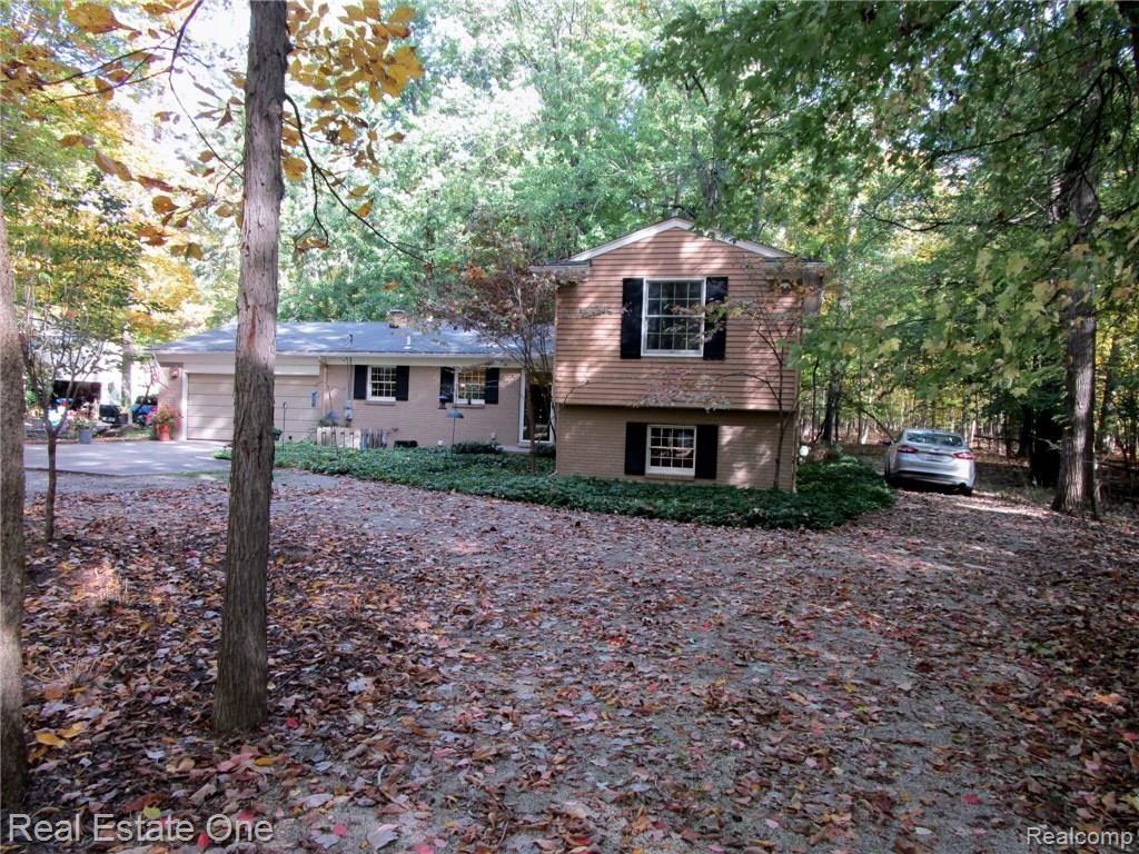 19209 Meridian Road Grosse Ile, MI 48138 - Photo 3 of 38 IMG_0581.jpg