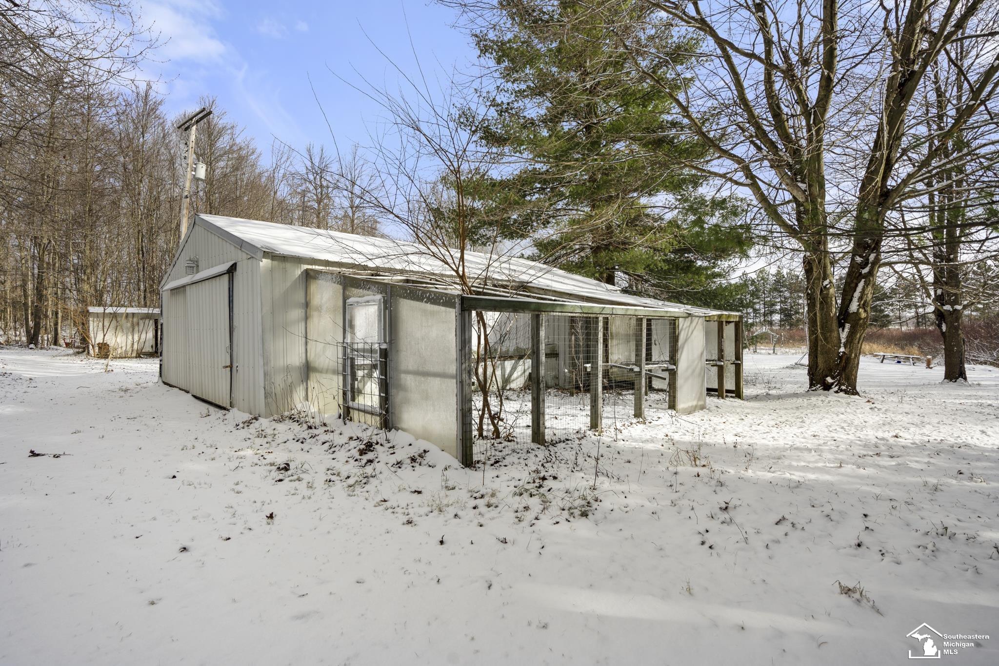 4270 South Waldron Road Hudson, MI 49247 - Photo 32 of 38 50162646-ddfddb0b-e687-42b7-b02c-634065f833fa.JPG