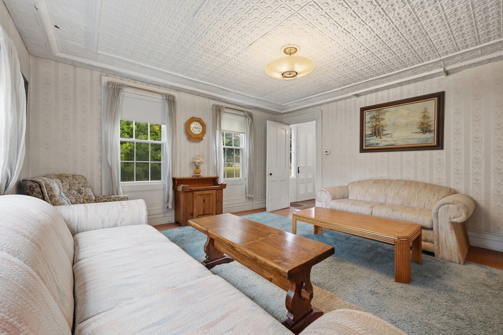 5 Meadowbrook Road Amesbury, MA 01913 - Photo 11 of 42 Gallery Image 11