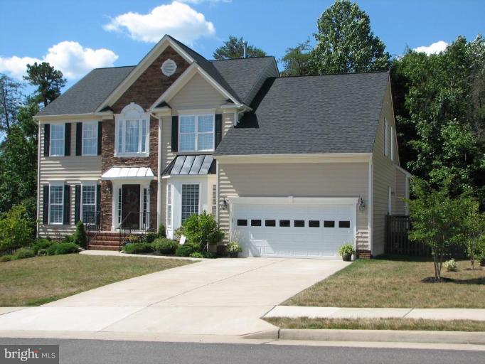 5910 Sunlight Mountain Road Spotsylvania, VA 22553 - Photo 4 of 30 front view of house with a yard