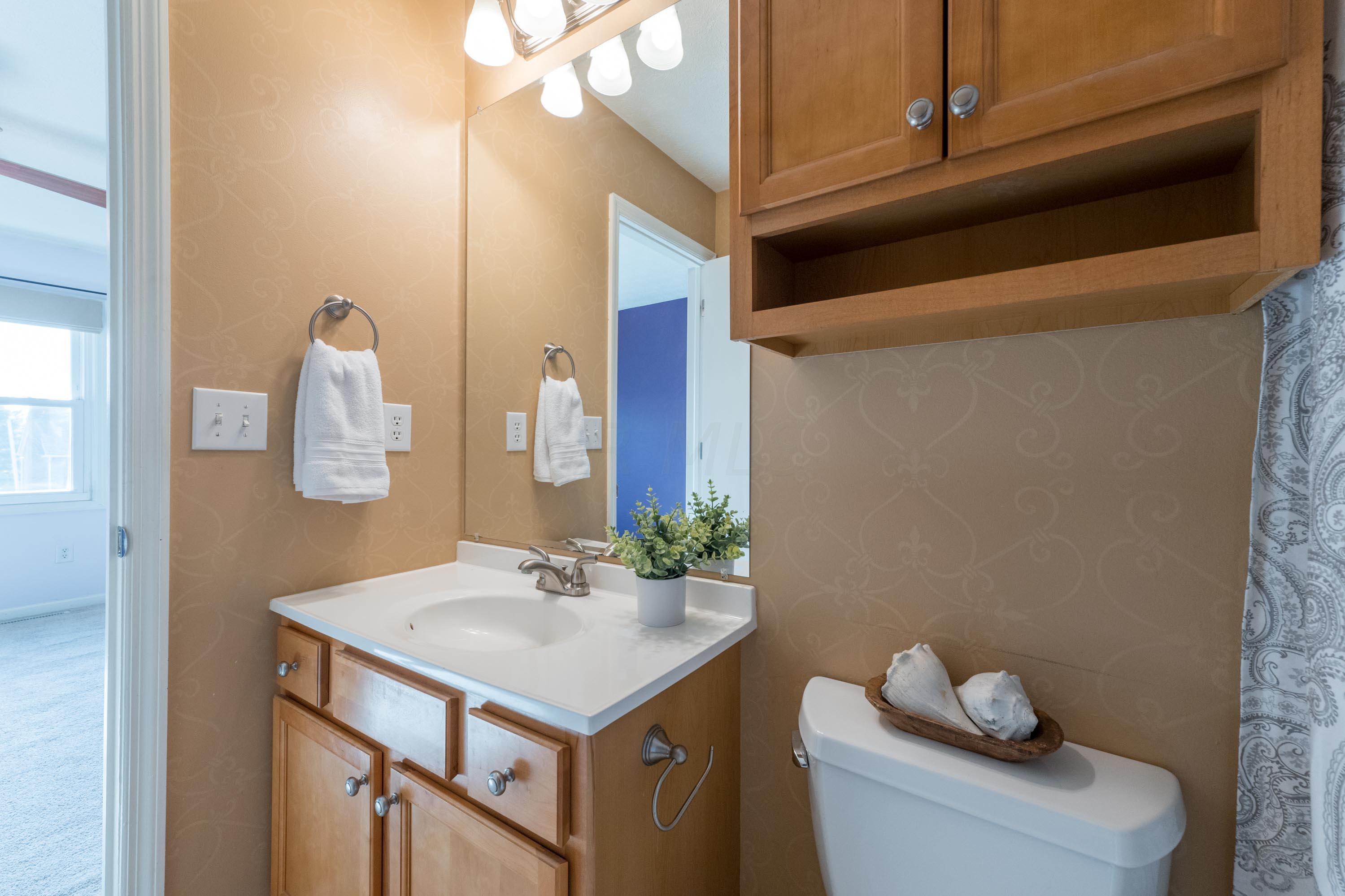 7762 Sawmill Road Dublin, OH 43016 - Photo 27 of 38 BR 1 with dedicated full bath