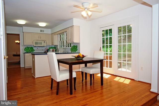 1810 Batten Hollow Road Vienna, VA 22182 - Photo 12 of 30 Kitchen