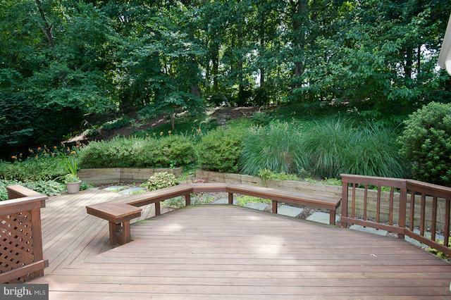 1810 Batten Hollow Road Vienna, VA 22182 - Photo 16 of 30 Exterior (Rear)