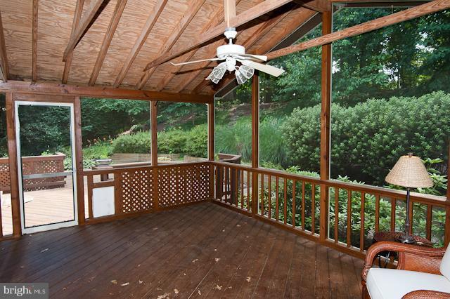 1810 Batten Hollow Road Vienna, VA 22182 - Photo 17 of 30 Exterior (Rear)