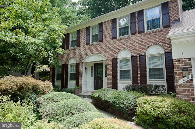 1810 Batten Hollow Road Vienna, VA 22182 - Photo 18 of 30 Exterior (Front)