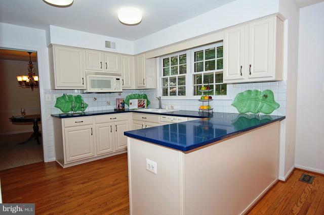 1810 Batten Hollow Road Vienna, VA 22182 - Photo 19 of 30 Kitchen