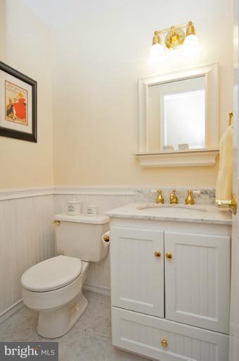 1810 Batten Hollow Road Vienna, VA 22182 - Photo 20 of 30 Bath