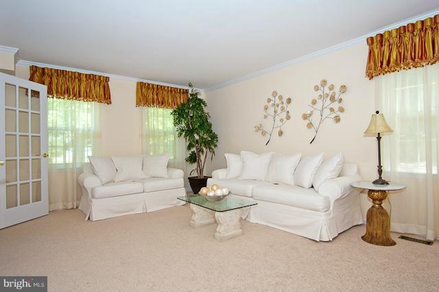 1810 Batten Hollow Road Vienna, VA 22182 - Photo 22 of 30 Living Room