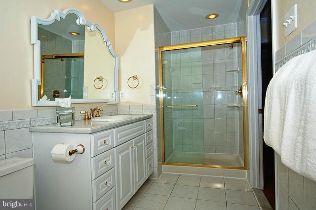 1810 Batten Hollow Road Vienna, VA 22182 - Photo 23 of 30 Bath (Master)
