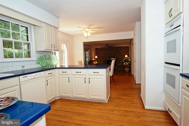 1810 Batten Hollow Road Vienna, VA 22182 - Photo 26 of 30 Kitchen